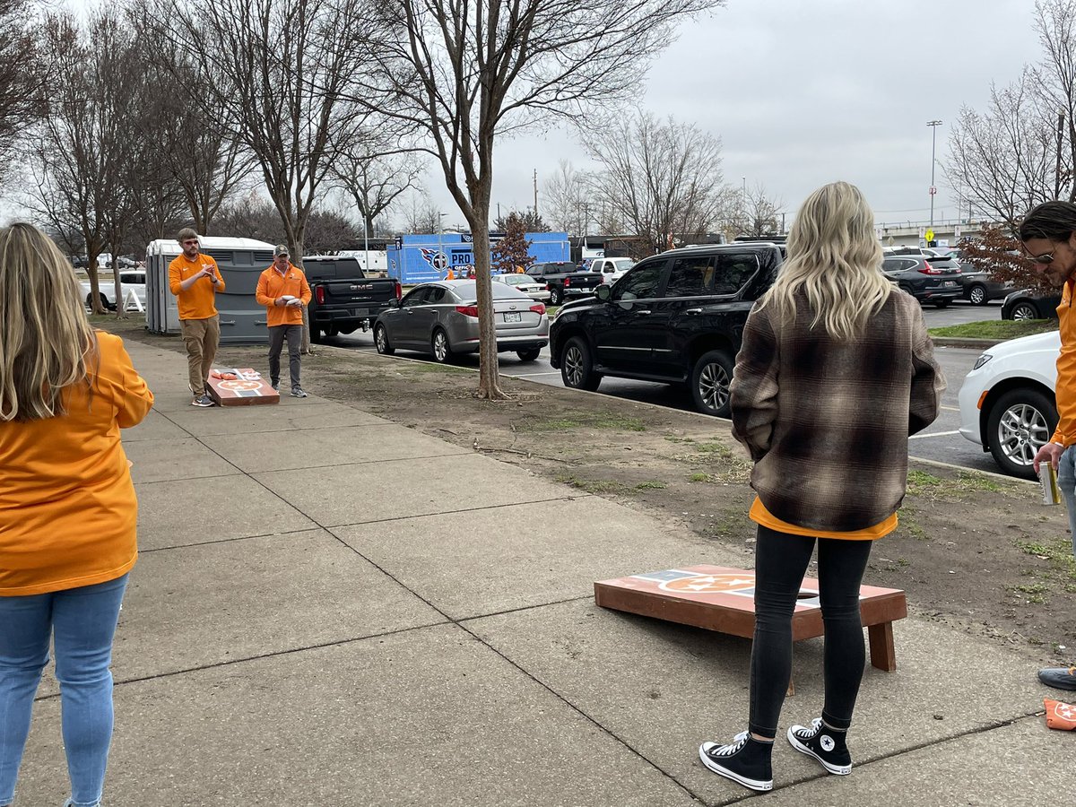 1025TheGame's tweet photo. #Vols fans having a good time at Nissan Stadium getting ready for the @MusicCityBowl!
#UTvsPUR | #GBO https://t.co/zSiIbRqCtE