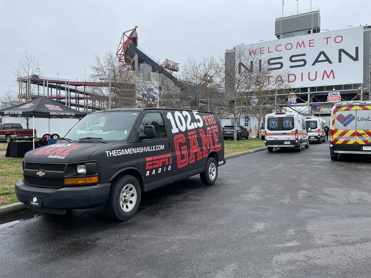 1025TheGame's tweet photo. #Vols fans having a good time at Nissan Stadium getting ready for the @MusicCityBowl!
#UTvsPUR | #GBO https://t.co/zSiIbRqCtE