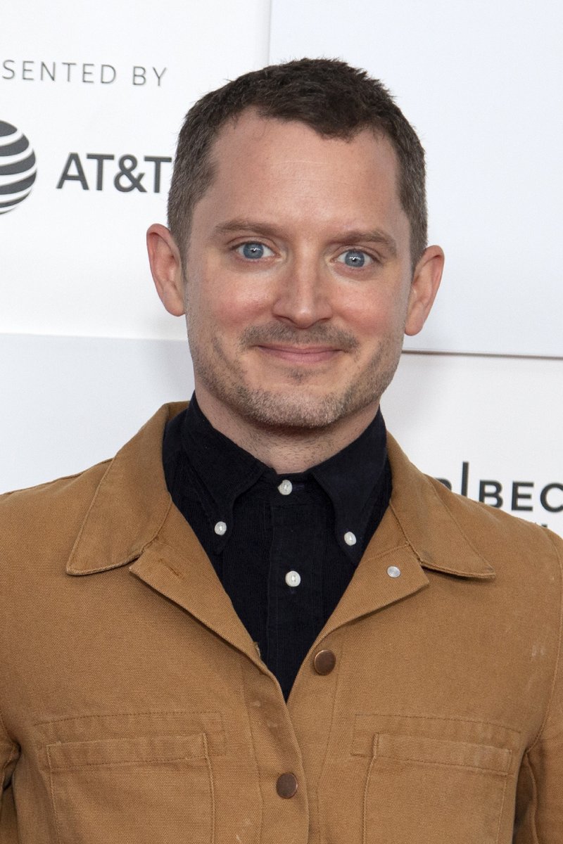 BuzzFeedRewind's tweet photo. To start, here's Elijah Wood as Frodo vs what Elijah looks like now:

What else you've seen him in: Over the Garden Wall, Wilfred, TRON: Uprising, Happy Feet, Eternal Sunshine of the Spotless Mind, and Spy Kids 3-D: Game Over

Upcoming projects: The Toxic Avenger and L.A. Rush https://t.co/kw7ClzKbRL