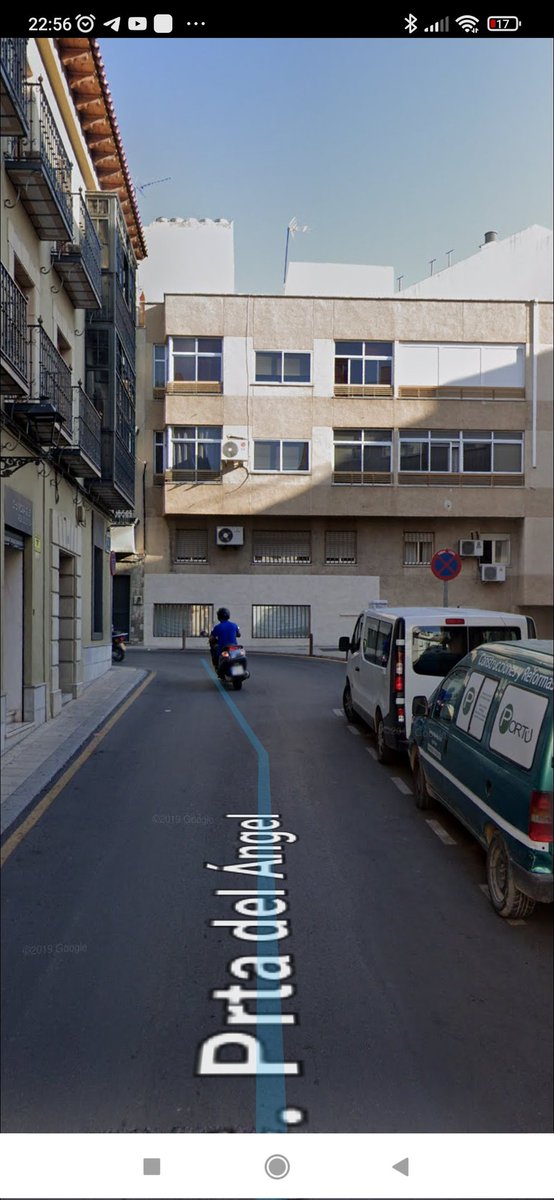 AutoscuelaAMATE's tweet photo. @AytoJaen @Alsa_autobuses #jaén #BUSbúhoJaén supongo que alguna explicación logística tendrá, un servicio que lo veo todo un acierto, pero no creen que valdría con un microbús para acabar con el problema que se genera en esta curva cada noche con los vehículos mal estacionados? https://t.co/3QQYYrJHpO