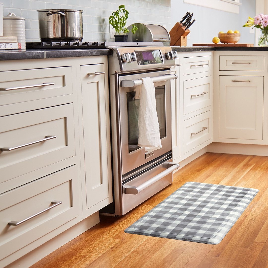 catcora's tweet photo. I just love this print of my @townandcountrylivingco kitchen mat. Step into the new year - and your kitchen - with style and comfort 😍😍

#kitchenstaples #kitchenmat #kitchenmusthaves #chef #femalechef #cheflife #ICCC https://t.co/aWeGZc5YQu