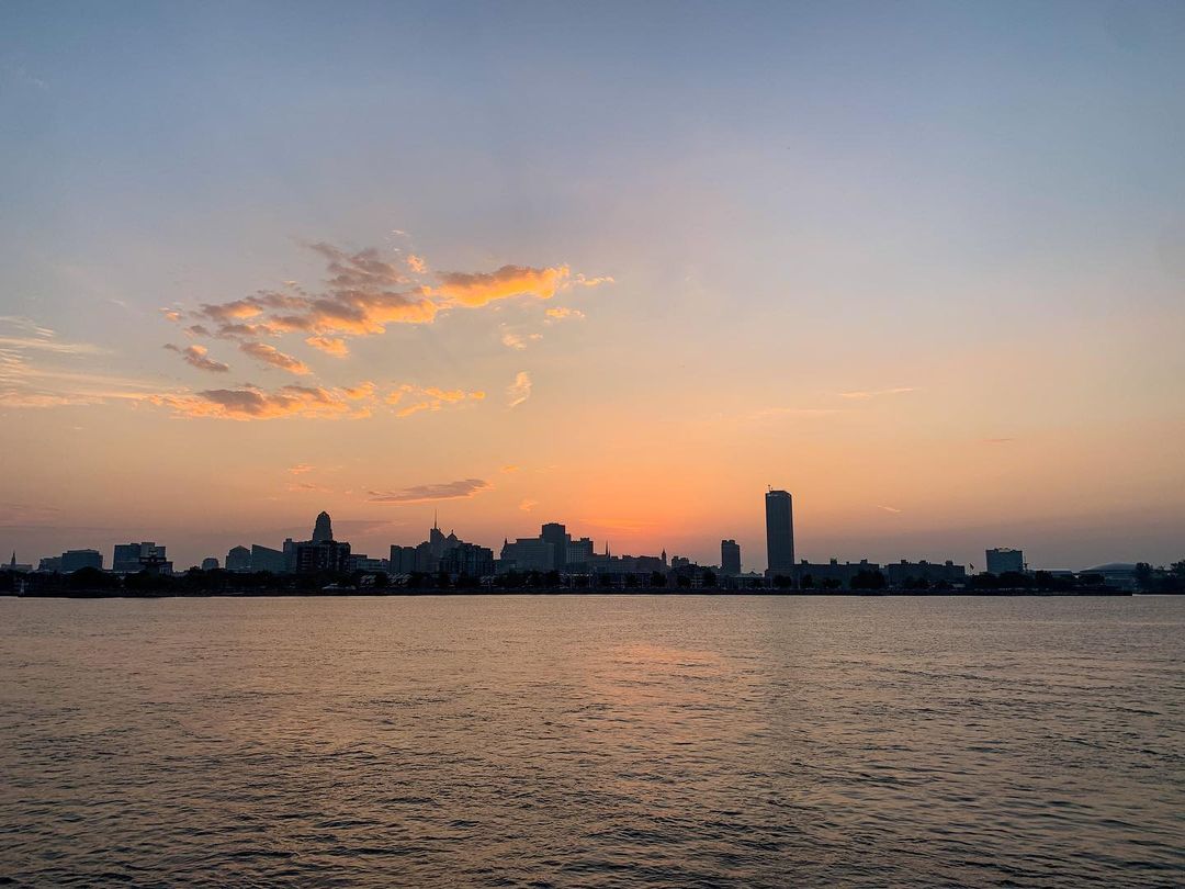 Having Fun watching that sunrise over the city? Check this out! A wonderful photo was taken over Buffalo as sunrise comes.

Instagram of <a href="/mrosten/">Marcus Rosten</a>
📍 Buffalo, New York
-
Contact us 
📲 716-444-2064 
📧 hello@unLMTDteam.com

#LaurenMelber #ToddDanni #Envision #Photography #NewYork