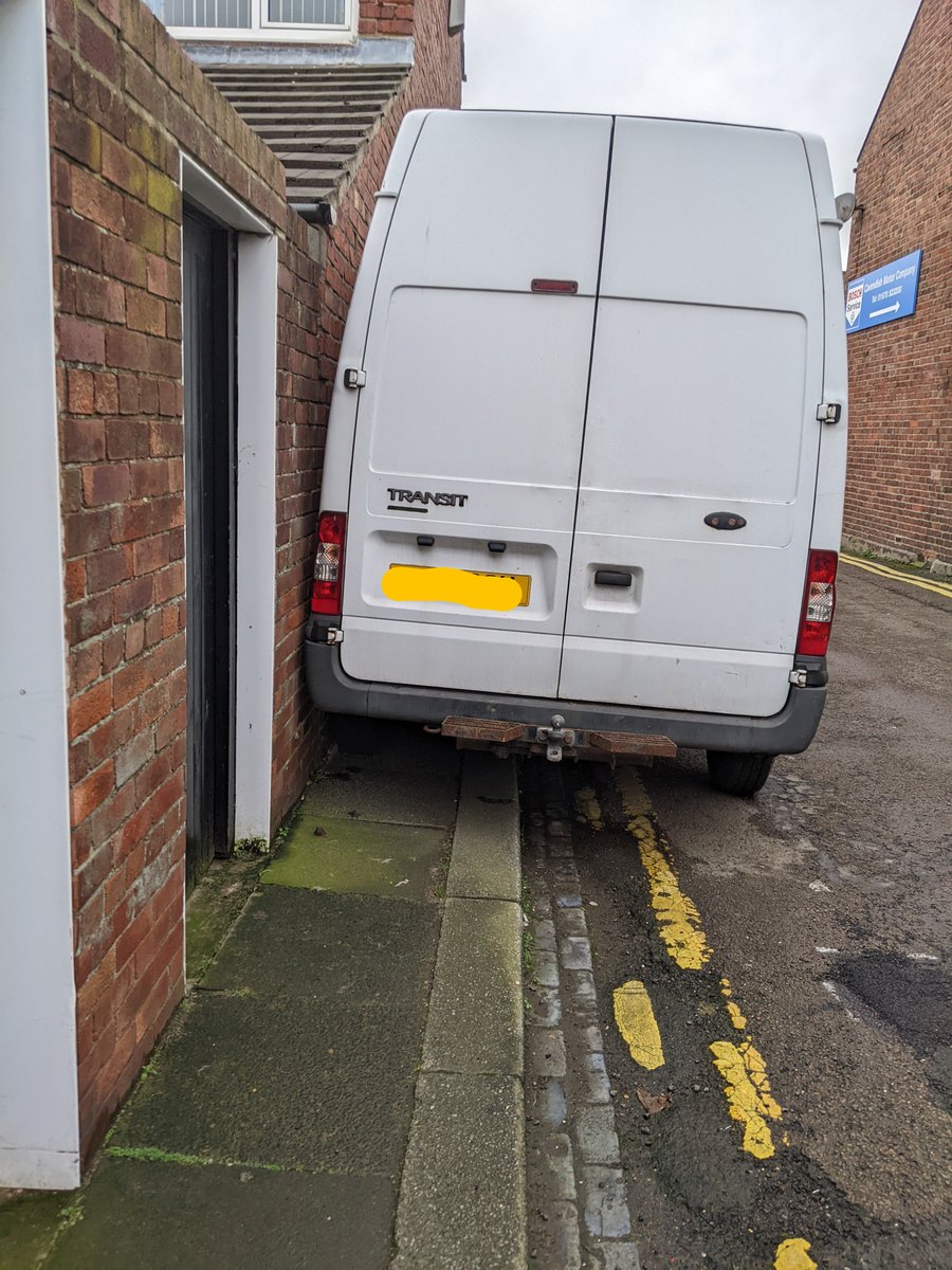 CraigFletcher21's tweet photo. @GlennHowerton @CharlieDayQuote @RMcElhenney 
 Parking be cray cray. Not my van by the way just something I spotted in my little town. https://t.co/aQ6Eatcusd