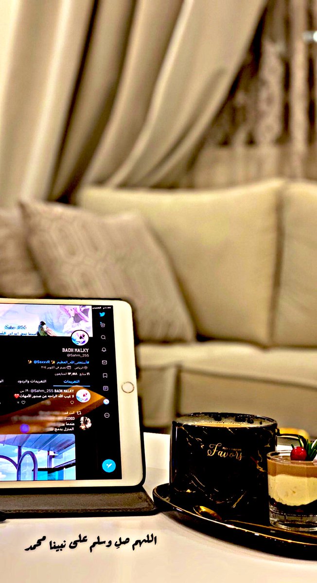 انت لاجيتني ومعك قهوه 
مدري احب قهوتك ولا احبك؟♥️