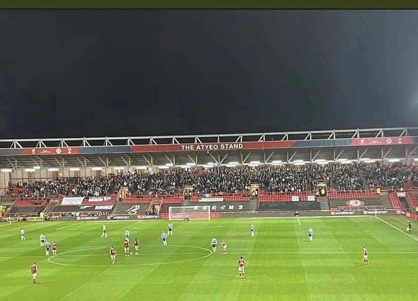 QPRAwayFanss's tweet photo. 1️⃣8️⃣0️⃣0️⃣ + #QPR fans at Ashton Gate this evening 🔵⚪️

Amazing support from the #Rs once again this season. Those limbs tho 😍

#BRIQPR #Awaydays #Coyrs https://t.co/gCUs3rmJD9