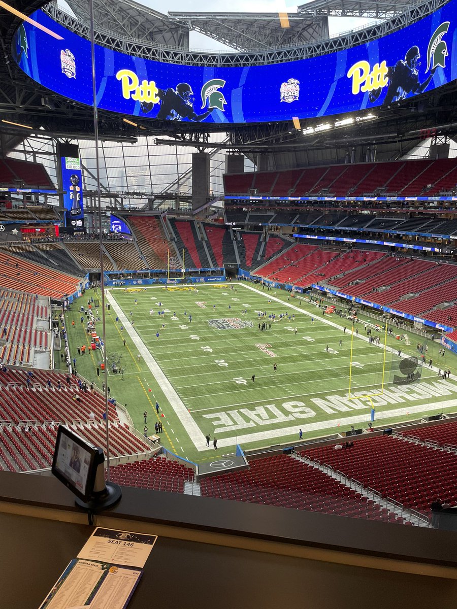 gchapatl's tweet photo. First credentialed game ✅

And it’s hard to beat this view of the @CFAPeachBowl 

(p.s. They weren’t lying about the press box food) https://t.co/cknKsTw5sn