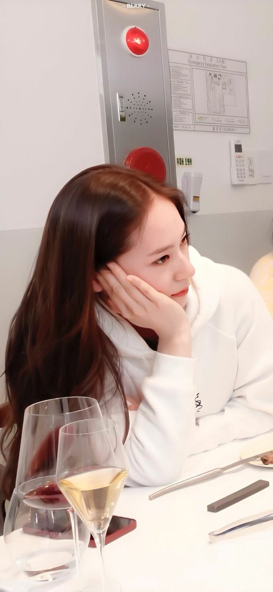 krystal tweet media