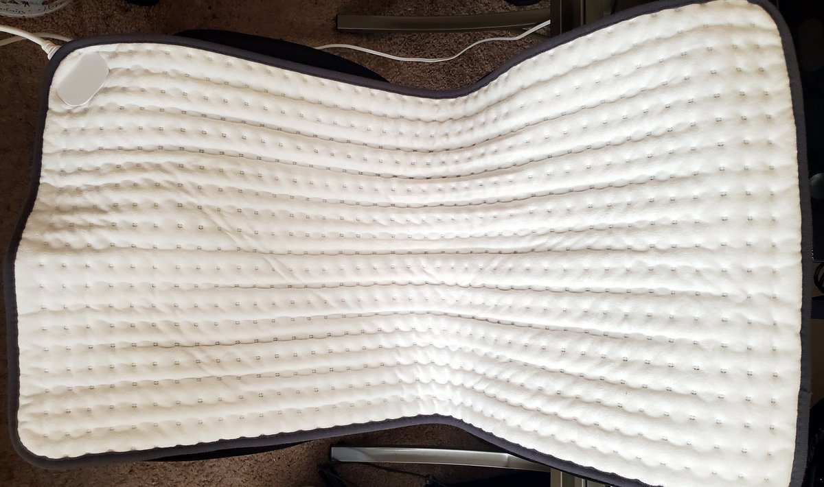 chachafance's tweet photo. This is the largest heating pad I've ever had—it's almost like a mini throw. #freesample
https://t.co/ODH3I8r4EJ
It has six heat settings (five is perfect for me). The only annoying thing is the huge tag on the front! :(
#heatingpads #heattherapy #painrelief #keepwarm https://t.co/GwHuVZZzVf