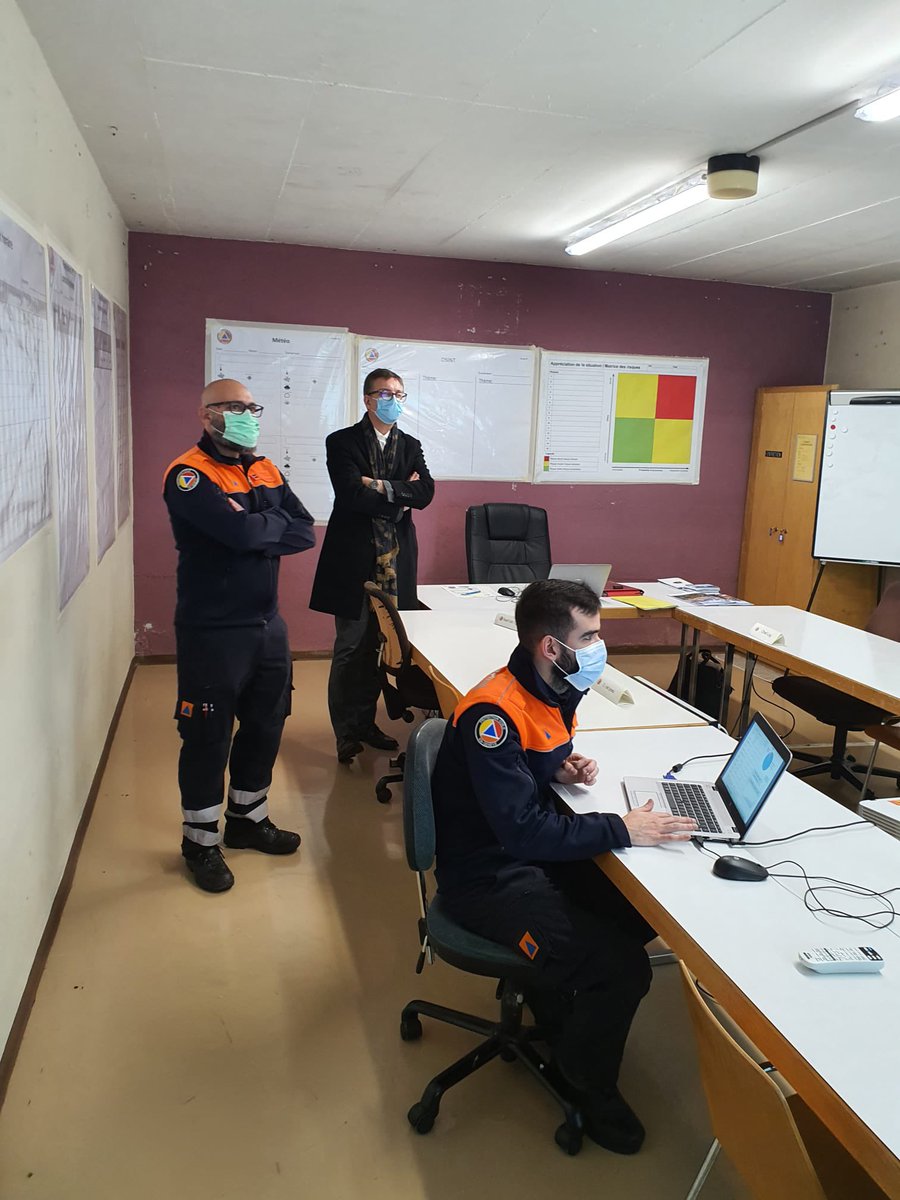 NSquillaci's tweet photo. Visite du CE @MauroPoggia ce jour à ses troupes cantonales de la #pci engagées durant les Fêtes dans le cadre de la lutte contre la #Covid. Un grand merci à lui pour son soutien et aux 45 astreints cantonaux sur le terrain chaque jour! #protectioncivile #dgs @PCiGE1 https://t.co/XBIGaL6AKG