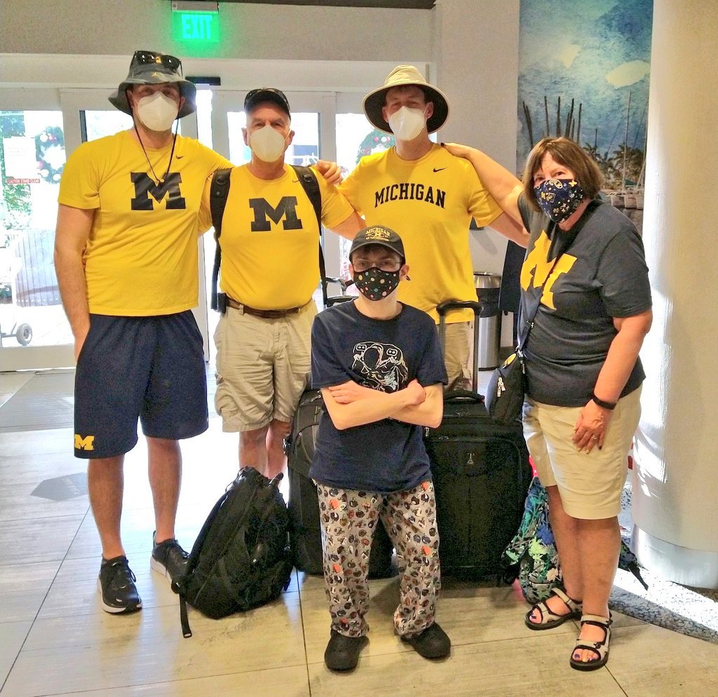 coobles321's tweet photo. We arrived at the hotel and met some fellow Michigan fans who all have an enthusiasm unknown to mankind! Go Blue! I'm so grateful to be here! https://t.co/5RNOC6GV0U