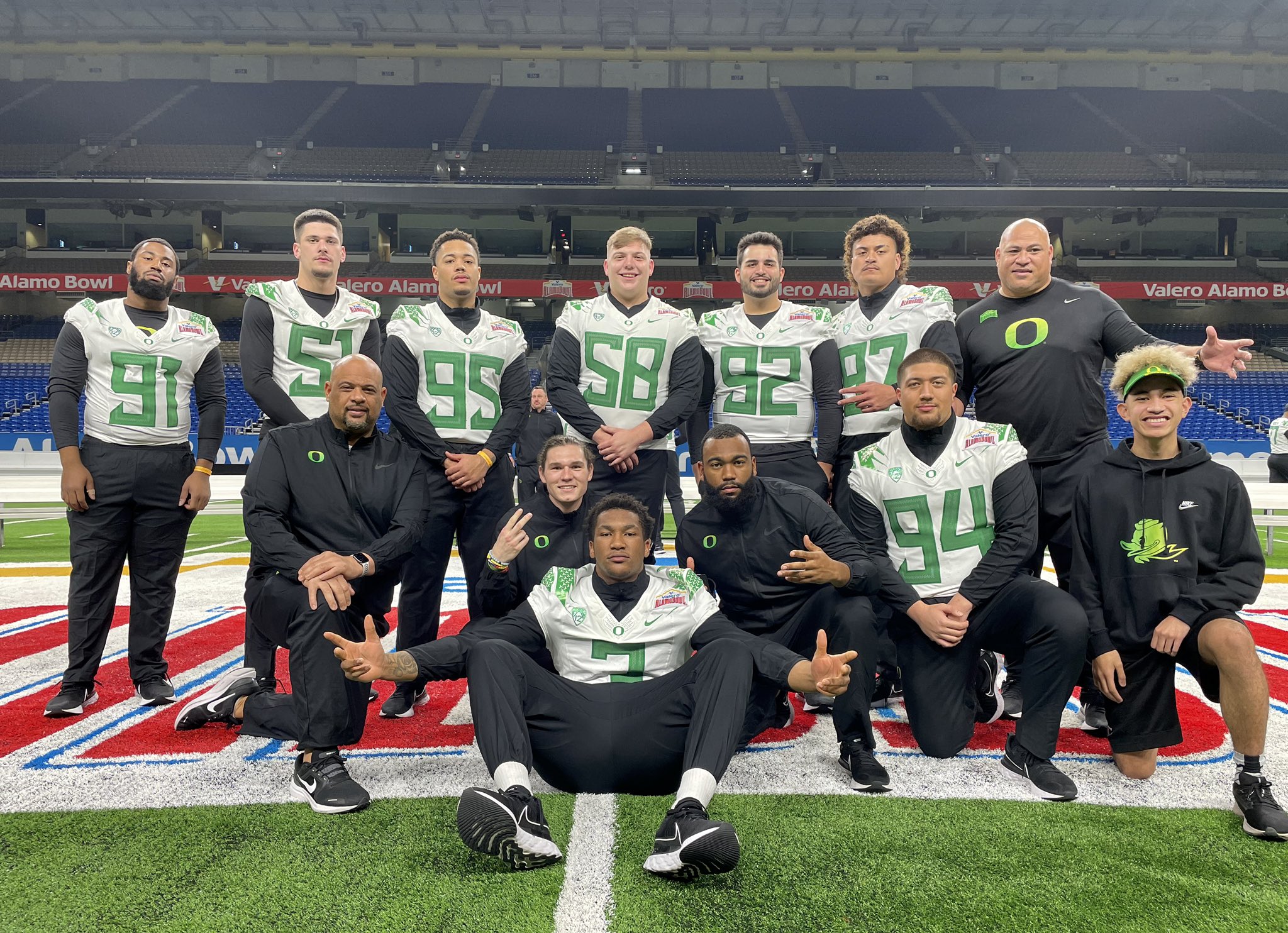 Joe Salave'a on Twitter: "THANK YOU to every player on @oregonfootball especially the BIGS upfront #TrenchMonstas for me the great honor to mentor & coach you. You are a