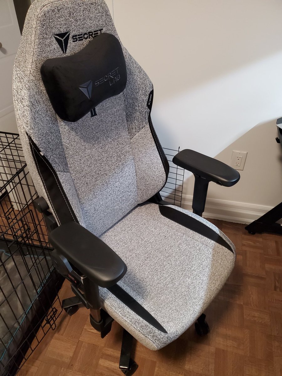 bcsk88's tweet photo. new chair* #Secretlab https://t.co/UDfsgySJeP