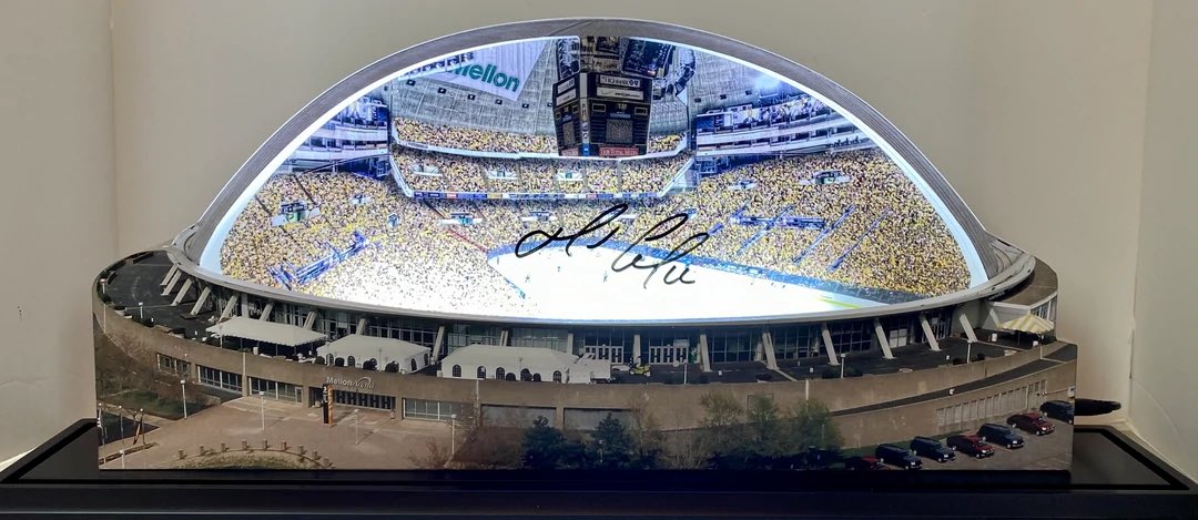 SignOnSports1's tweet photo. Introducing the new and exclusive 3D Mellon/Civic Arena/ signed by Mario Lemieux and Evgeni Malkin!

Visit https://t.co/nIGJduJ18r to get your own!

#letsgopens #HockeyTwitter #NHL https://t.co/vlEvfrXGvx