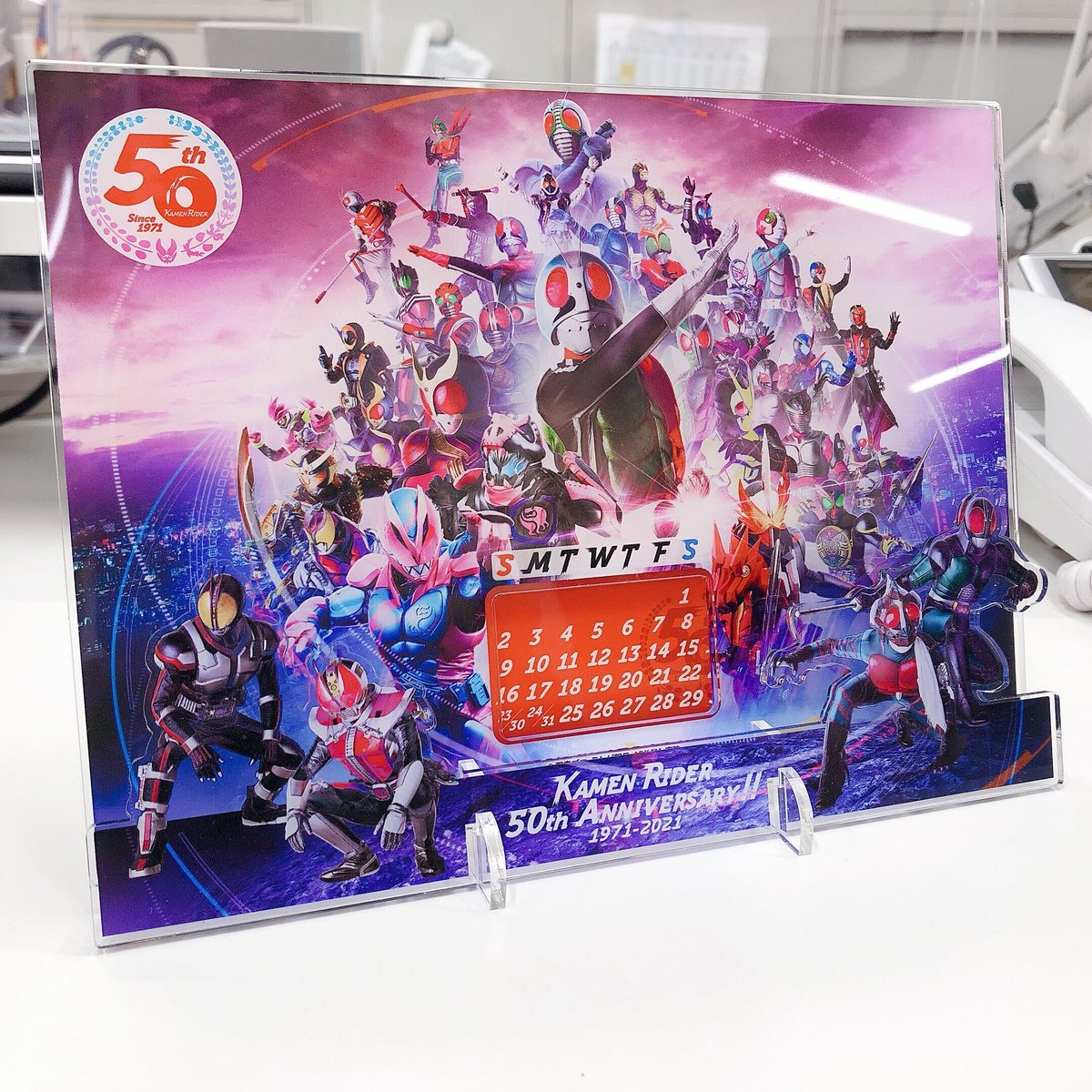 本日元旦🎍より発売‼️ 仮面ライダー生誕50周年記念アクリル万年