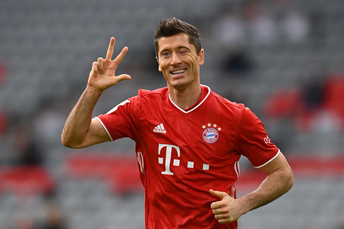mvsrapp's tweet photo. 🚨 FINAL LIST!

📊⚽️ Most Goals of 2021

6⃣9⃣ Lewandowski 🇵🇱 😱
5⃣1⃣ Mbappe 🇫🇷
4⃣9⃣ Haaland 🇳🇴
4⃣7⃣ Ronaldo 🇵🇹
4⃣7⃣ Benzema 🇫🇷
4⃣4⃣ Kane 🏴󠁧󠁢󠁥󠁮󠁧󠁿
4⃣3⃣ Messi 🇦🇷
4⃣1⃣ Vlahovic 🇷🇸
3⃣9⃣ Depay 🇳🇱
3⃣9⃣ Salah 🇪🇬
3⃣3⃣ Lukaku 🇧🇪
3⃣3⃣ Immobile 🇮🇹
3⃣1⃣ Griezmann 🇫🇷
3⃣0⃣ A Silva 🇵🇹
3⃣0⃣ Moreno 🇪🇸 https://t.co/ZmnEQSLIYH