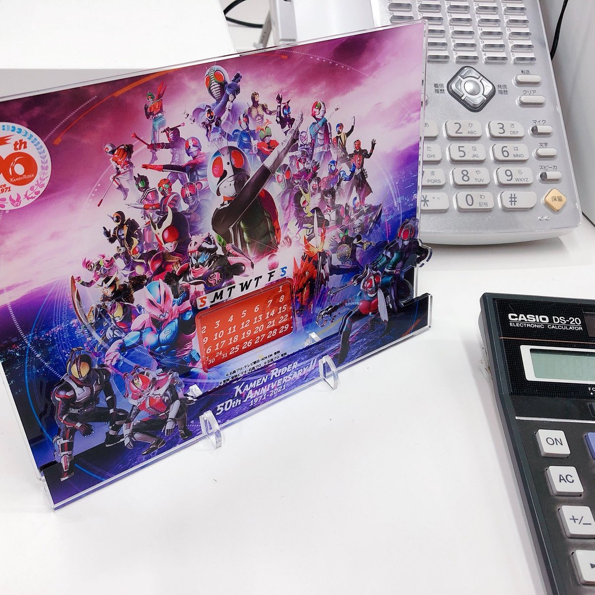 本日元旦🎍より発売‼️ 仮面ライダー生誕50周年記念アクリル万年
