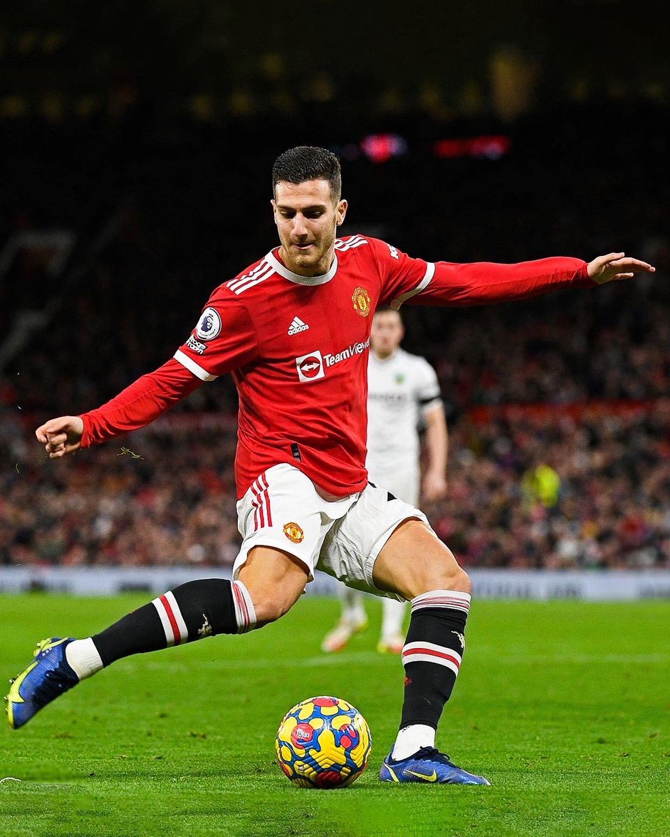 DalotDiogo's tweet photo. Good way to finish 2021 💪🏻❤️
Thank you for the support Old Trafford 🤝
@ManUtd https://t.co/CbAheCvKiS