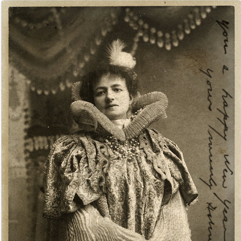 BowersMuseum's tweet photo. She’s giving us extra glam. 🥂
Is your New Year’s Eve outfit ready? We’re turning to historic OC’s favorite Madame for inspo.🎊🍾
🌎 The #BowersBlog and Madame Modjeska wish you a Happy New Year! https://t.co/Jjsj5p1roe