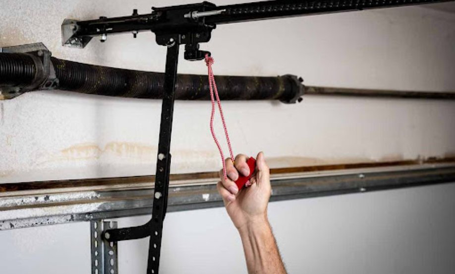 What do you do if your power is out and you cannot open your garage door to evacuate? Look for the red emergency handle to manually open your garage door. Here is a quick video: youtube.com/watch?v=qSJTEh… 

Photo of the emergency handle below. Pull on it and it should disengage.