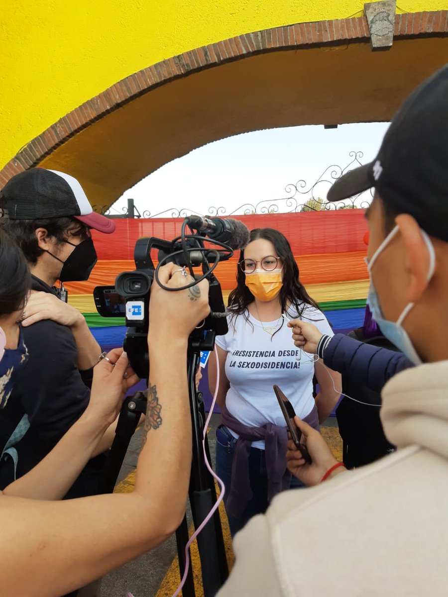 Gabrielgtzg's tweet photo. Activistas y personas #Lgbt 🏳️‍⚧️🏳️‍🌈ya se concentran en @SixFlagsMexico 🇲🇽para protestar con #Besotón ante el caso de #Discriminación que se hizo público ayer 29 de diciembre 2021.
📸 @AnaDeAlejandro https://t.co/2zgVAfY4vG