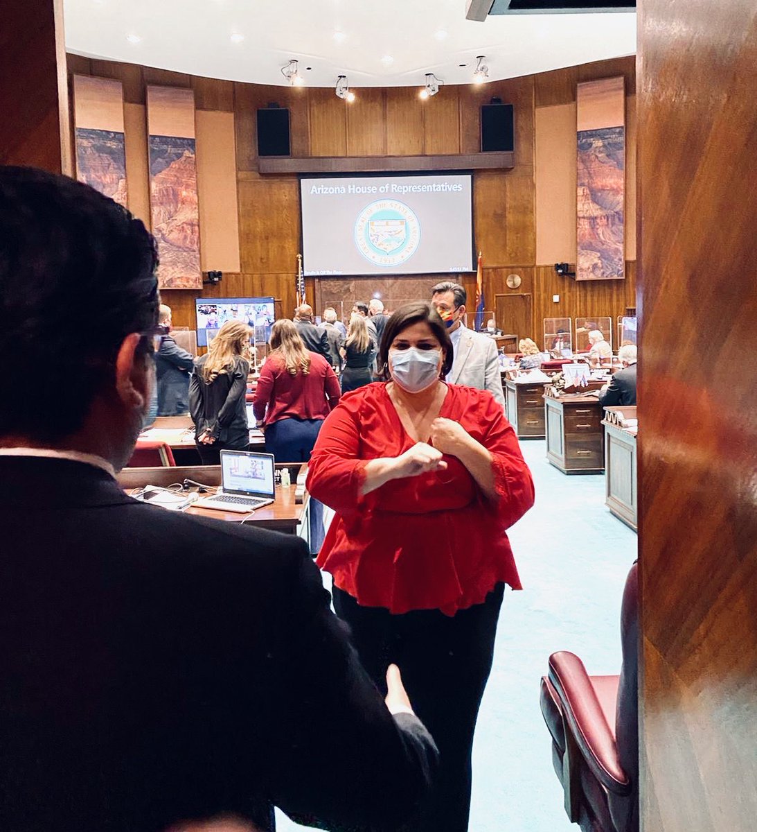 jorgem_yescas's tweet photo. 1) In 2021:
the #ConsularID becomes a valid form of ID in AZ:
February: AZ Legislature approves bill #SB1420;
March: AZ Executive signs it;
September: it becomes a state law.
Great job of #ConsularDiplomacy by ConsulmexPhx https://t.co/d77n6Rfu5d