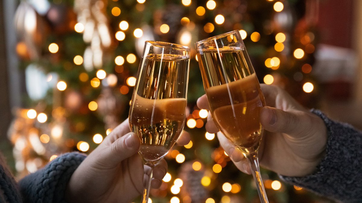 helloconscious's tweet image. Let's see in the #NewYear in a sustainable way. Here are our top tips:
💚 Try vegan treats and buy food that will last to avoid waste
💚 Stick to decorations you already own
💚 Avoid buying new clothes or buy items that have been made ethically and are designed to last