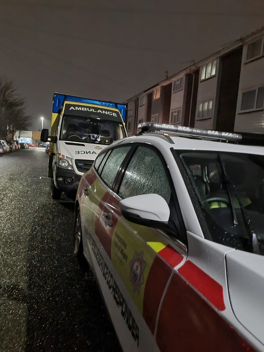 Portchester28's tweet photo. SC928 has been busy recently attending calls for @SCAS999 in S/E Hampshire including Portsmouth, Fareham, Gosport ,Havant & surrounding areas .#999PartnershipWorking https://t.co/oXxKWtyTwH