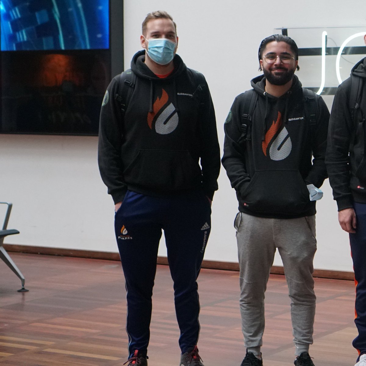 dvorborg's tweet image. GIVEAWAY!

The support we&apos;ve received this year has been absolutely fantastic, so to wrap the year up I&apos;m giving away one of your choosing:

Jersey, Black Hoodie or Colorful Hoodie!🔥

RT+Follow to enter

Drawing a winner in a week, best of luck!