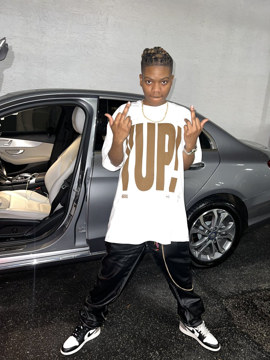 Rollitupk's tweet photo. IN MY WHITE TEE 🐻 https://t.co/2rMPEFLbFV
