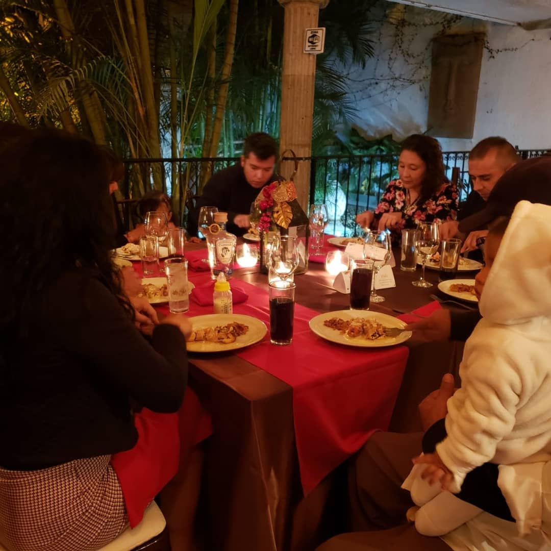 Tonaltechmx's tweet photo. RACERS!! les compartimos unas fotos acerca del premio de la cena navideña con sus respectivos ganadores!! 🍖🍷
Les agradecemos de antemano a todos los que hicieron posible esto, estén al pendiente de las próximas dinamicas.
#todossomostonaltech #tonaltech https://t.co/sUfP62qxT4