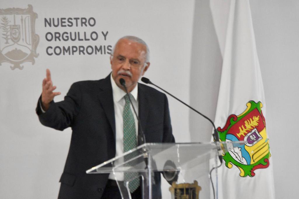NayaritGobierno's tweet photo. A 100 días de rendir protesta como gobernador del estado, Miguel Ángel Navarro Quintero, sostiene el ambicioso proyecto de unir, crecer y ser mejores. https://t.co/KFeCcY3hbp @shbgnayarit @SSPCNay @RepGobNay @SIPINNA_MX @inea_nayarit @NayaritDif @SecturNayarit @NayaritFiscalia https://t.co/5EdjflCfU3
