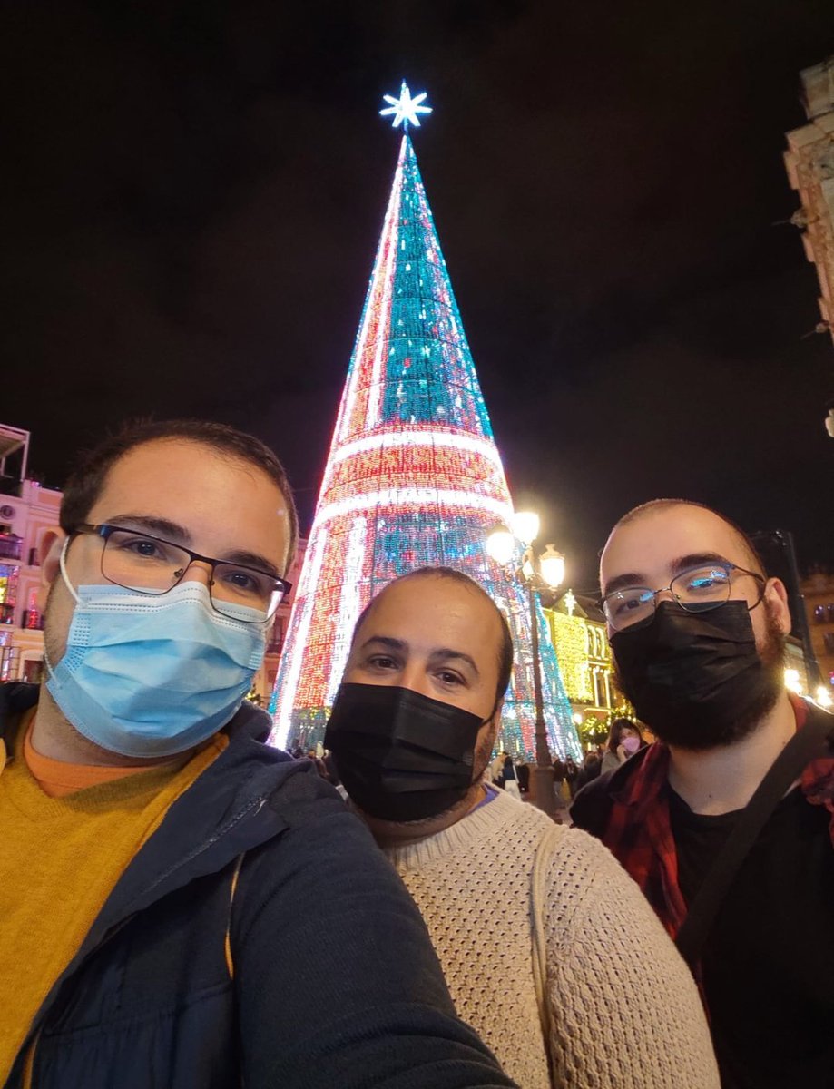 lilgreemlin's tweet photo. Unas fotitos que nos hicimos el otro día en Sevilla @Guille569 @frankinito 🥺❤️🐻🐼🐻‍❄️ https://t.co/N9QV9o2FDH