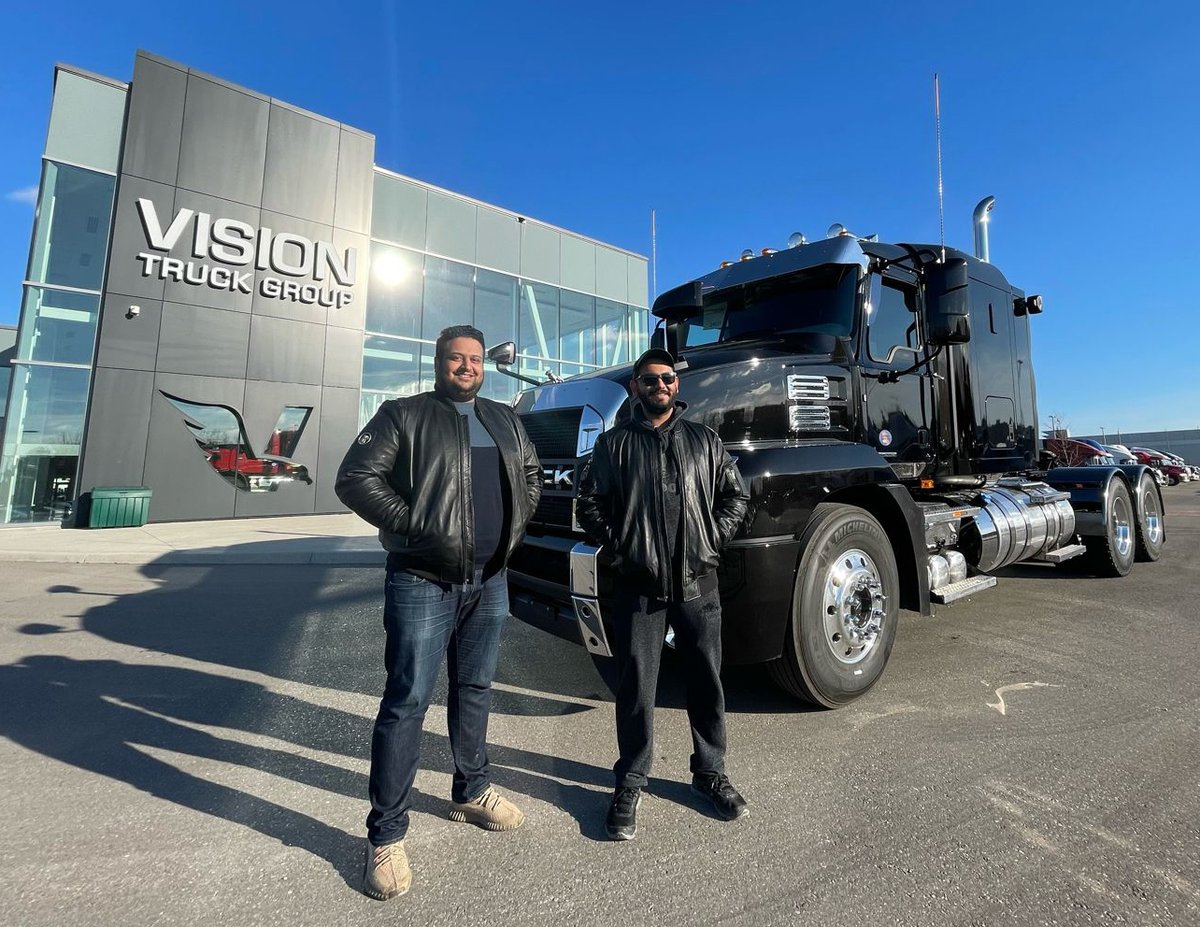 VisionTruck's tweet photo. Congratulations Rahul Prashar and Amanvir Singh Kehal on your new Mack Anthem! Shout out to our Body Shop team, who installed the NU-LINE Dark Night Series, single axle fenders.
#MackTrucksMonday #MackTrucks #NULINE
#VisionTruckGroup #HaulBuildCollect https://t.co/bvY2dUnd3b