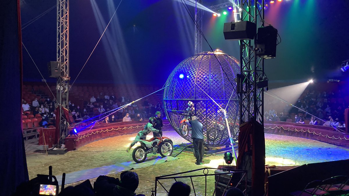 AssoRVPB's tweet photo. 📸#ReportagesDécouverte RVPB en Images depuis le chapiteau du #Cirque #Médrano🎪à #Nice06

Beau spectacle, agréable à regarder.

#Acrobates, #Gymnastes, #Chevaux, #Poneys, #Equilibriste, #Artistes, #Magie, 3 motards en cage. 

https://t.co/IXB6yJFslO https://t.co/xmlHt3SDUI