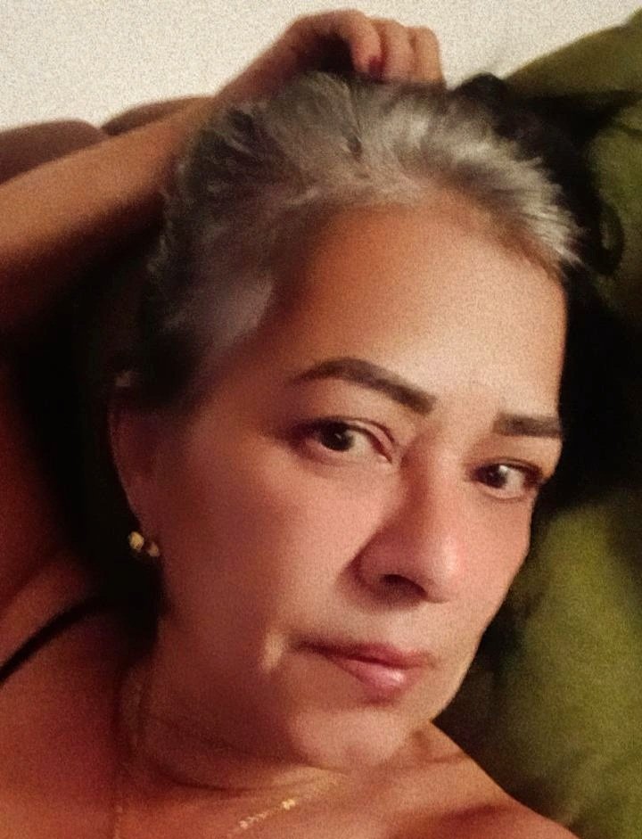 59gleidym's tweet photo. @mariangelsil Desde los 30 tengo canas, pero ya a mis 59 años me cansé de pintarlas y tomé la mejor decisión dejarlas lo importante es cómo uno se sienta 😄 https://t.co/RulwZ9eHtQ