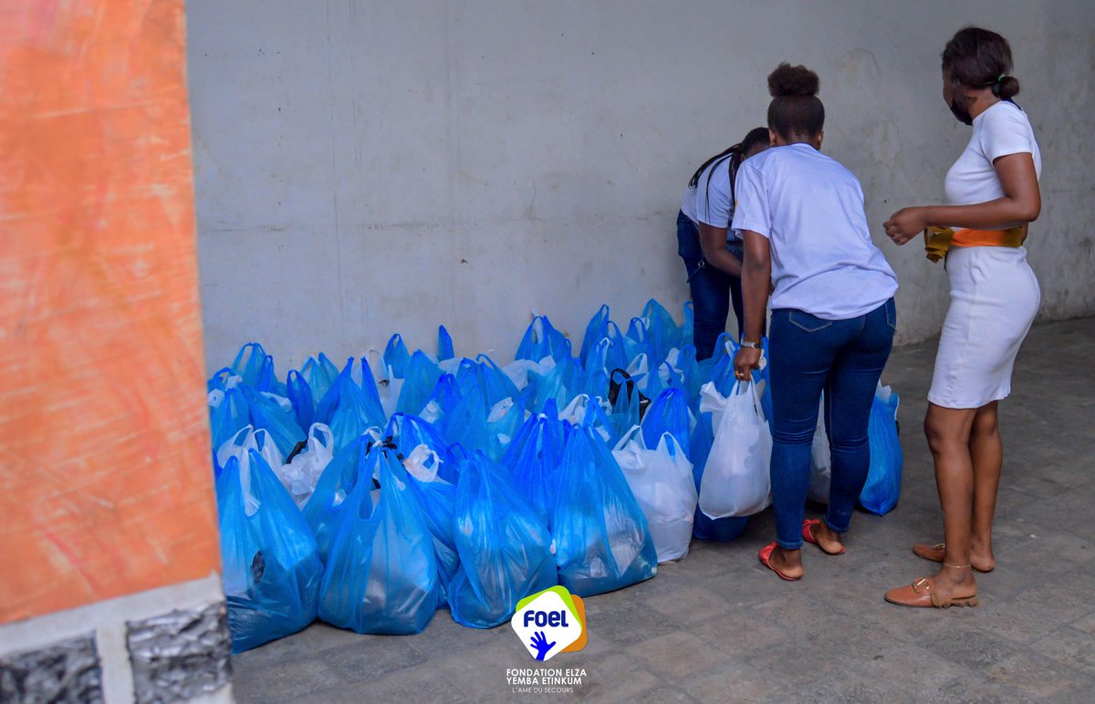 FoelFondation's tweet photo. À l'occasion des fêtes de fin d'année,foel fondation par le biais de sa présidente Elza yemba a partager quelques vivres avec ses membres du district Mont Amba. @DeniseNyakeru @InitiativeOlk @Presidence_RDC @ETINKUMSerge001 @AbedAchour @kingslova1 @USAmbDRC @fatshi13 https://t.co/BaZcfedUVq