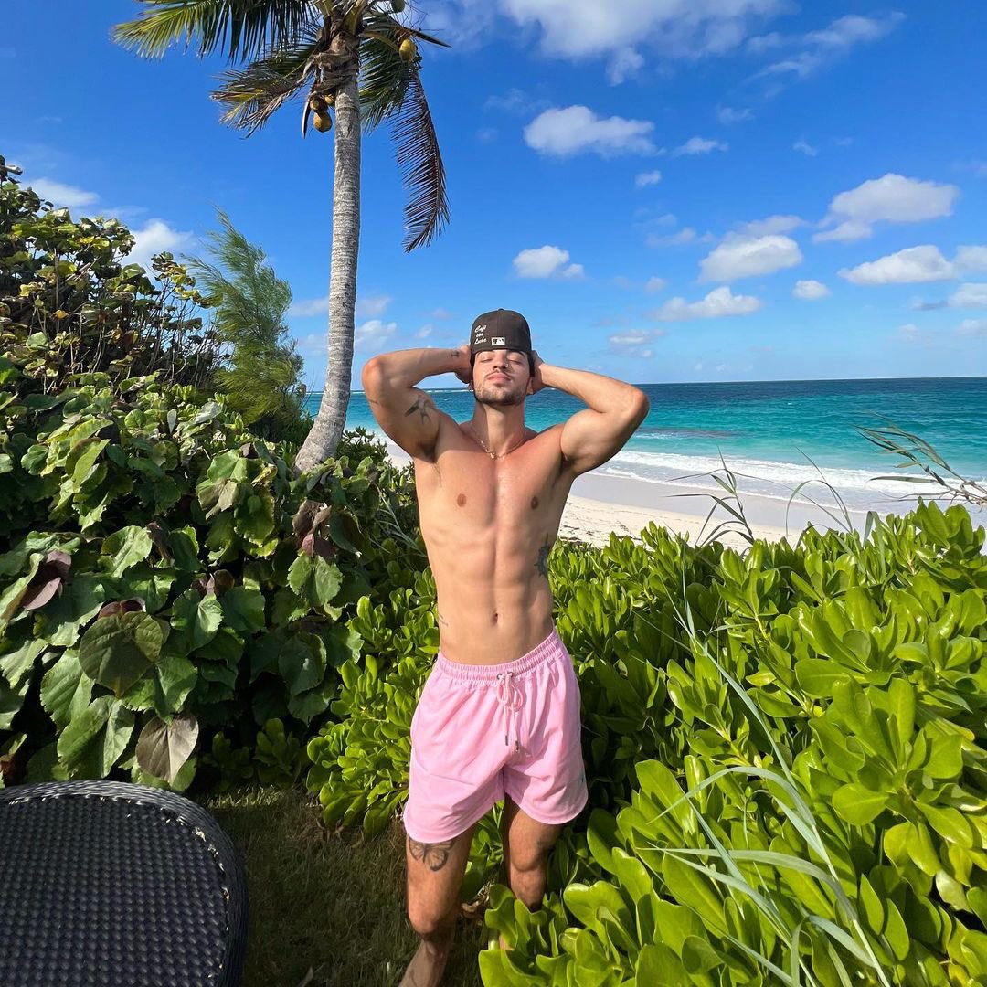 HimboAlpha's tweet photo. 𝗚𝗿𝗮𝗻𝘁 𝗟𝗼𝗴𝗮𝗻

Student. Athletic Scholarship, Football Player, Linebacker; Gym Bro, Himbo; Wolf Shifter, Alpha, Laurent Pack; Second In Command, Leo’s Best Friend.

Original Character. Multi-ship, nsfw, Taboo themes ahead.

Like &amp; RT. https://t.co/wktN54vwJL