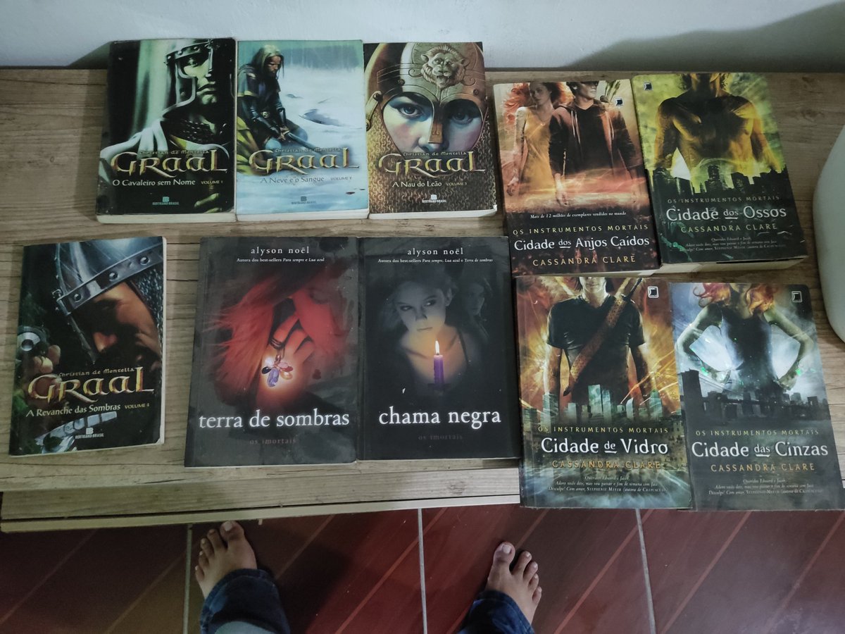 CarlosJuniorBFR's tweet photo. Pessoal estou #doando estes livros de alguém se interessar só entrar em contato, todos são interessantes e valem a leitura. https://t.co/gMdvq32oBg