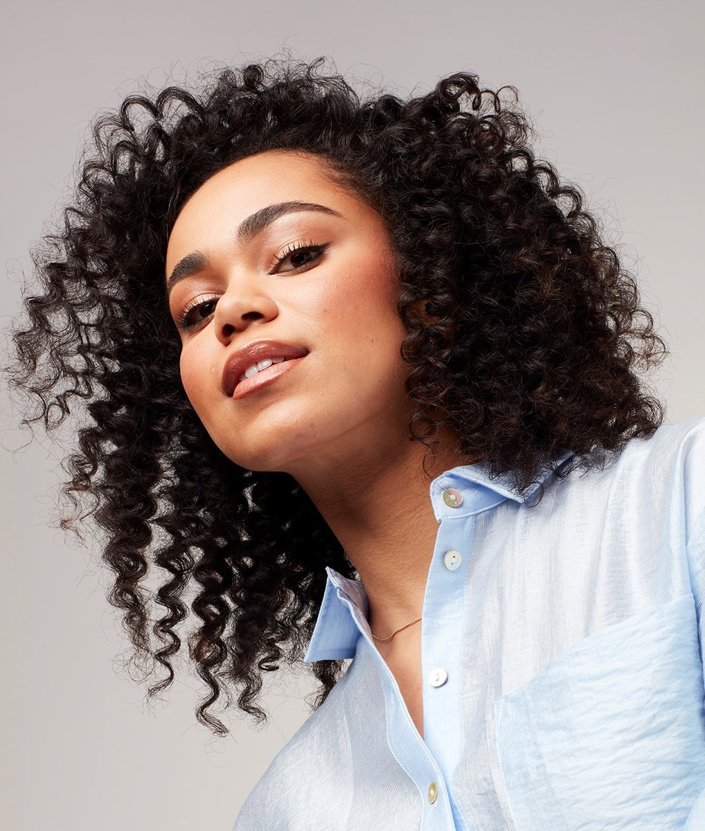 RegisDESIGNLINE's tweet photo. Calling all stylists. Our products were designed with you specifically in mind—leaving your clients with soft, silky, frizz-free, flawless locks. #designlinehaircare #haircare #curls #salon #mane https://t.co/BtBltVRXG2
