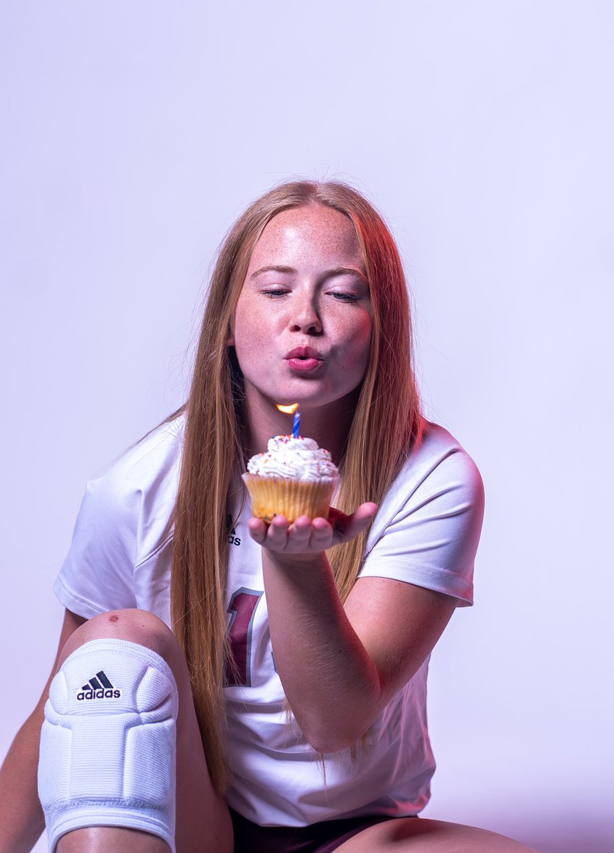 CumberlandVB's tweet photo. Happy birthday, Shannon Moore!! Hoping your Dunkin tastes great and your Taco Bell order is right today🎈 https://t.co/XlyXw0XMMI