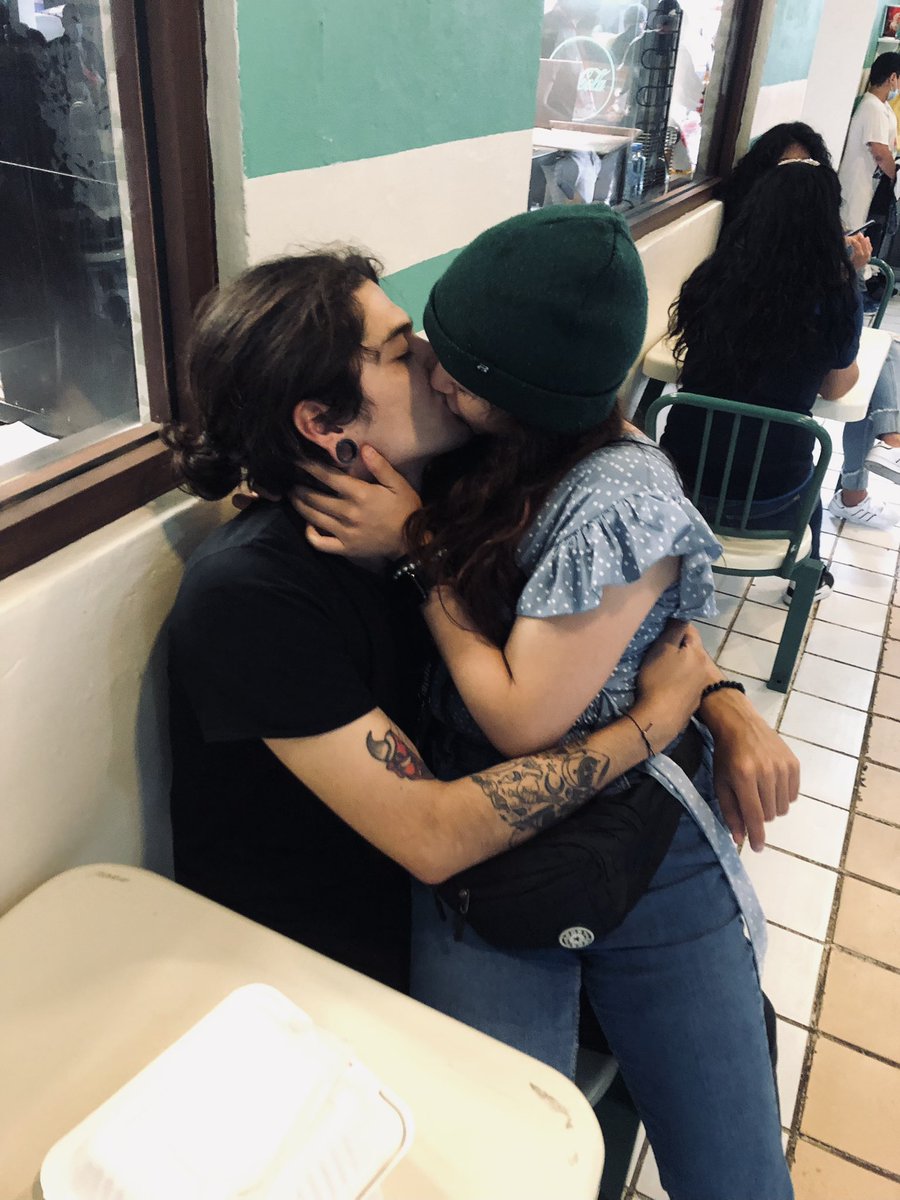 Mei_Chivk's tweet photo. Cámara @SixFlagsMexico porque no nos corriste ni nos sacaste del comedor ?  #SixFlagsDiscrimina https://t.co/seXY1vjh6I