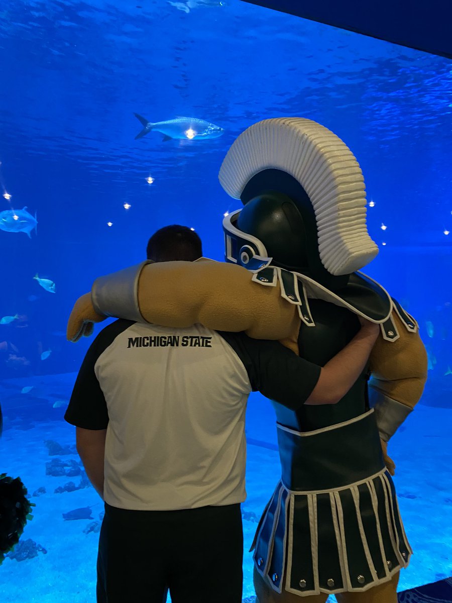 keifertseegan8's tweet photo. Sparty and I surveying the deep water before the Peach Bowl @TheRealSparty @OdellBretthamJr #GoGreen https://t.co/yy4d6Oqooq