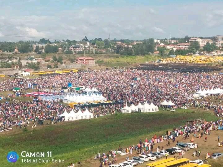 makaurelius's tweet image. #MusaliaResolution ive not heard madvd complain about the school buses today in Nakuru at Profit Owuor&apos;s crusade