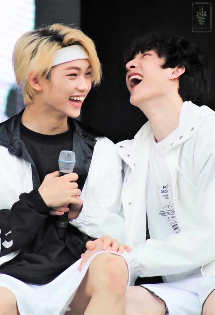 Банчан и т и фф. Банчан и т и фф. Бан чан и чонин. Stray kids бан чан. Бан чан и ли минхо.