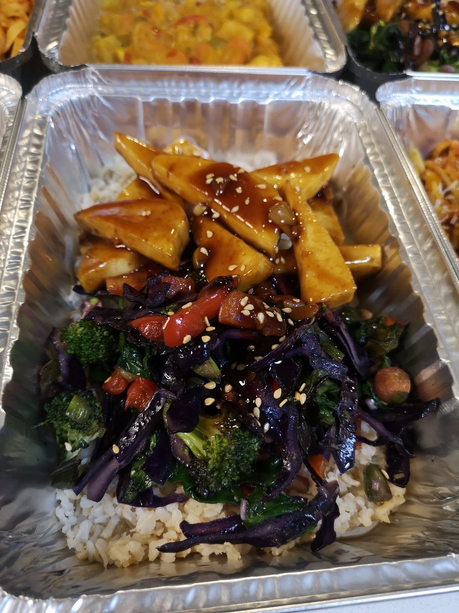 achaoticcreator's tweet photo. Just started my 2nd job yesterday!
It's as a meal prep chef in Vancouver and it's WORK FROM HOME πβ€οΈ
So excited to be able to start cooking more and for people to try my yummy vegan foodz π
#food #vegan #mealprep #mealprepchef #workfromhome #chef #vancouver https://t.co/2mIm7emNSz