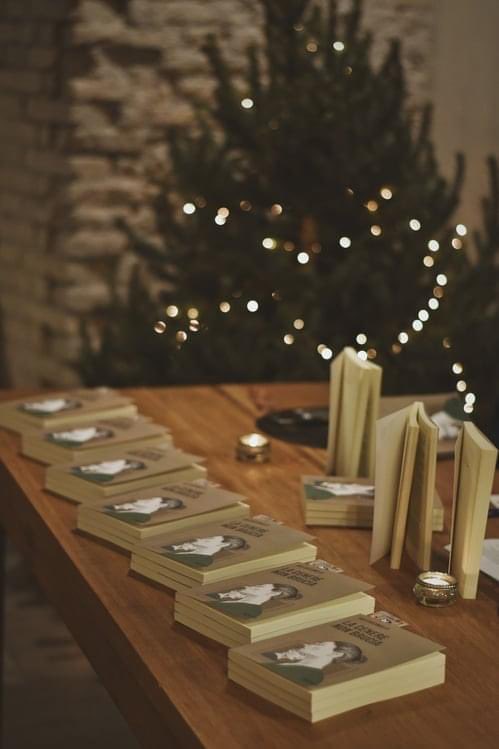 📚 La prima presentazione romana de “La cenere non brucia” ha la fisionomia di un dialogo tra donne

➡️ Lo scorso 21 dicembre, nella cornice romana di Carter Oblio, nel cuore del quartiere Prati, l’evento di presentazione. 

Leggi 👉🏻 bit.ly/3zpXj1f