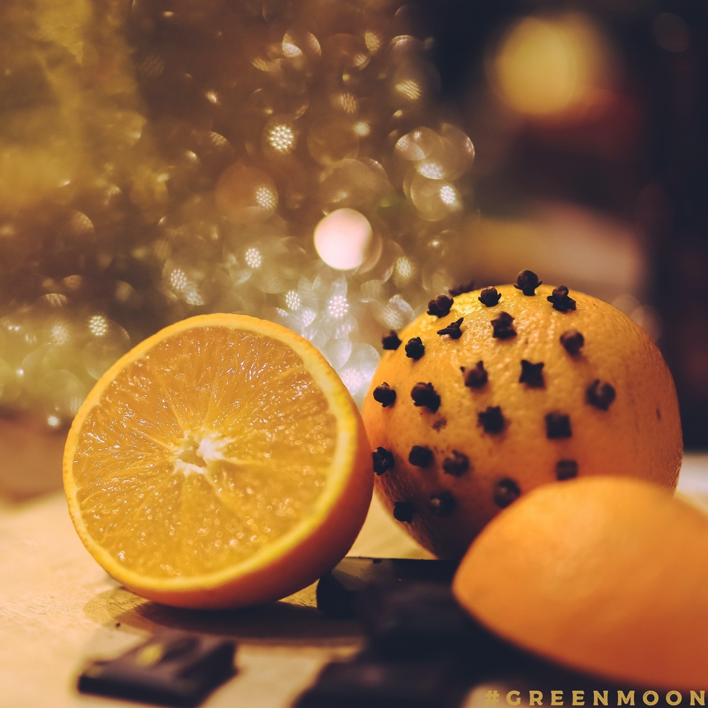 gmapothecary's tweet photo. #Pomanders are oranges studded with cloves. They have been used since medieval times to keep bad smells away.
#GreenMoon https://t.co/Ai2w2qzSsG