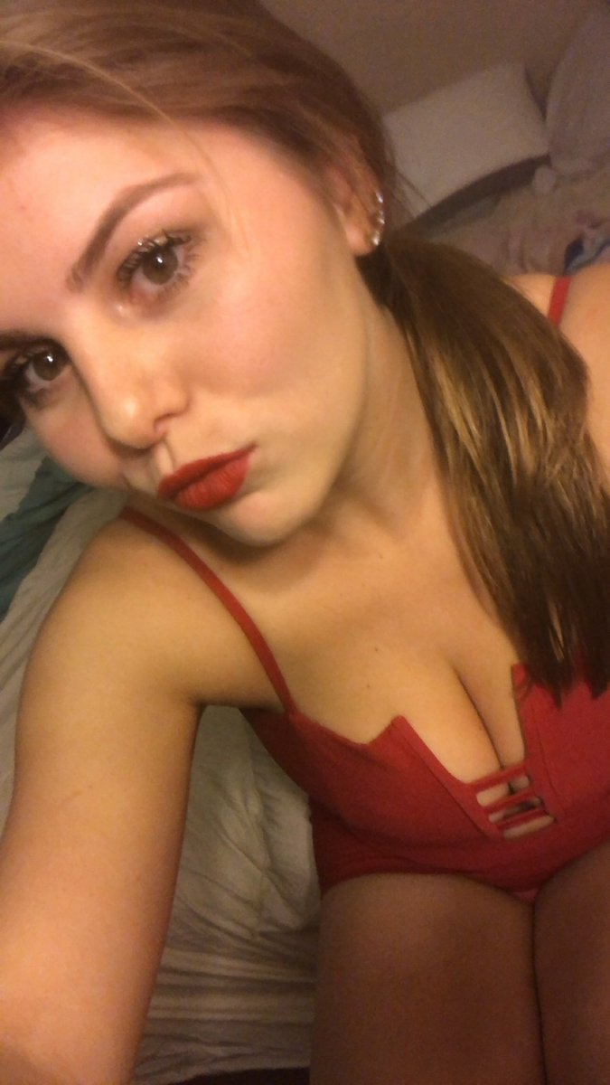 Annab2111's tweet photo. Love my red lips #onlyfans#piercings#boobs #ass https://t.co/PlMLQgdQU9