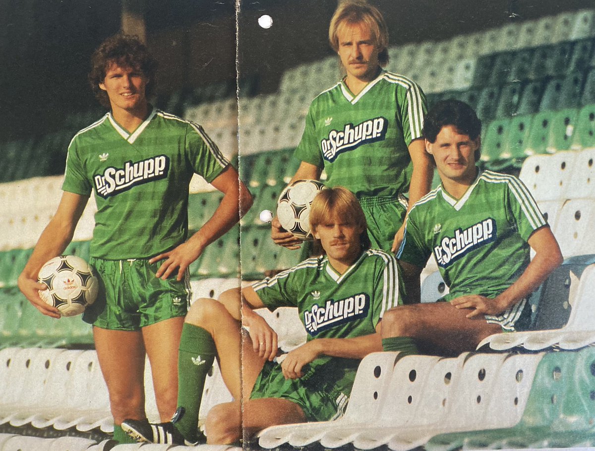 ThrowPEC Thursday | Vier spelers poseren voor aanvang van het seizoen 1985-1986 in het nieuwe tenue. Herken jij de spelers?

#peczwolle #tbt #historie

Foto: Piet van der Klooster