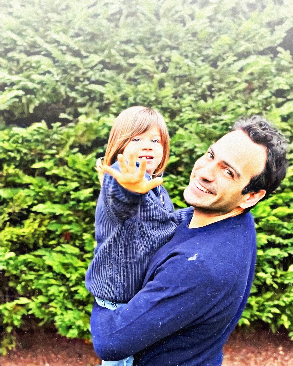 ForBugraGulsoy's tweet photo. Mutlu yıllar 🎄💙

° #buğragülsoy , #cemgülsoy ° https://t.co/4lFx8YuqDS